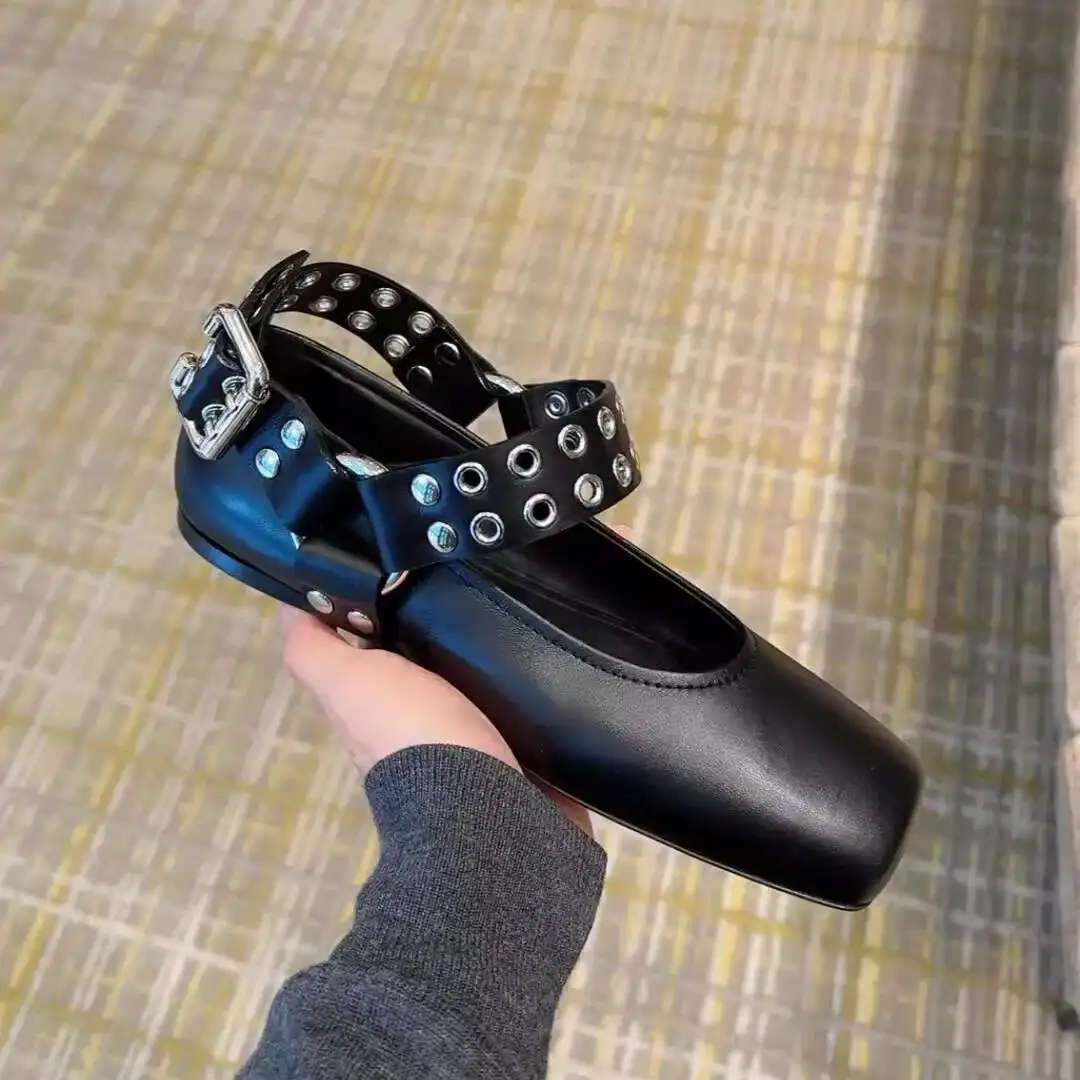 

Женские роскошные неглубокие кроссовки на плоской подошве с круглым носком и заклепками, модные лоферы с пряжкой и ремешком, женские балетки, удобные женские туфли Мэри Джейн