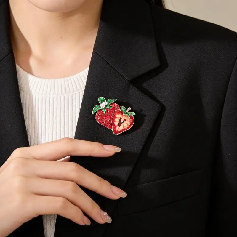 1Pcs Unisex Enamel Fruits Plants Party Office Clothes Brooch Pins Pretty Shining Strawberry Brooches For Women Gifts