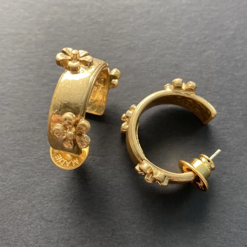 Os Fashion 3D Embossed Gold-plated Flower Bud Wide C Hoop Stud Earrings for Women Party Gifts Jewelry