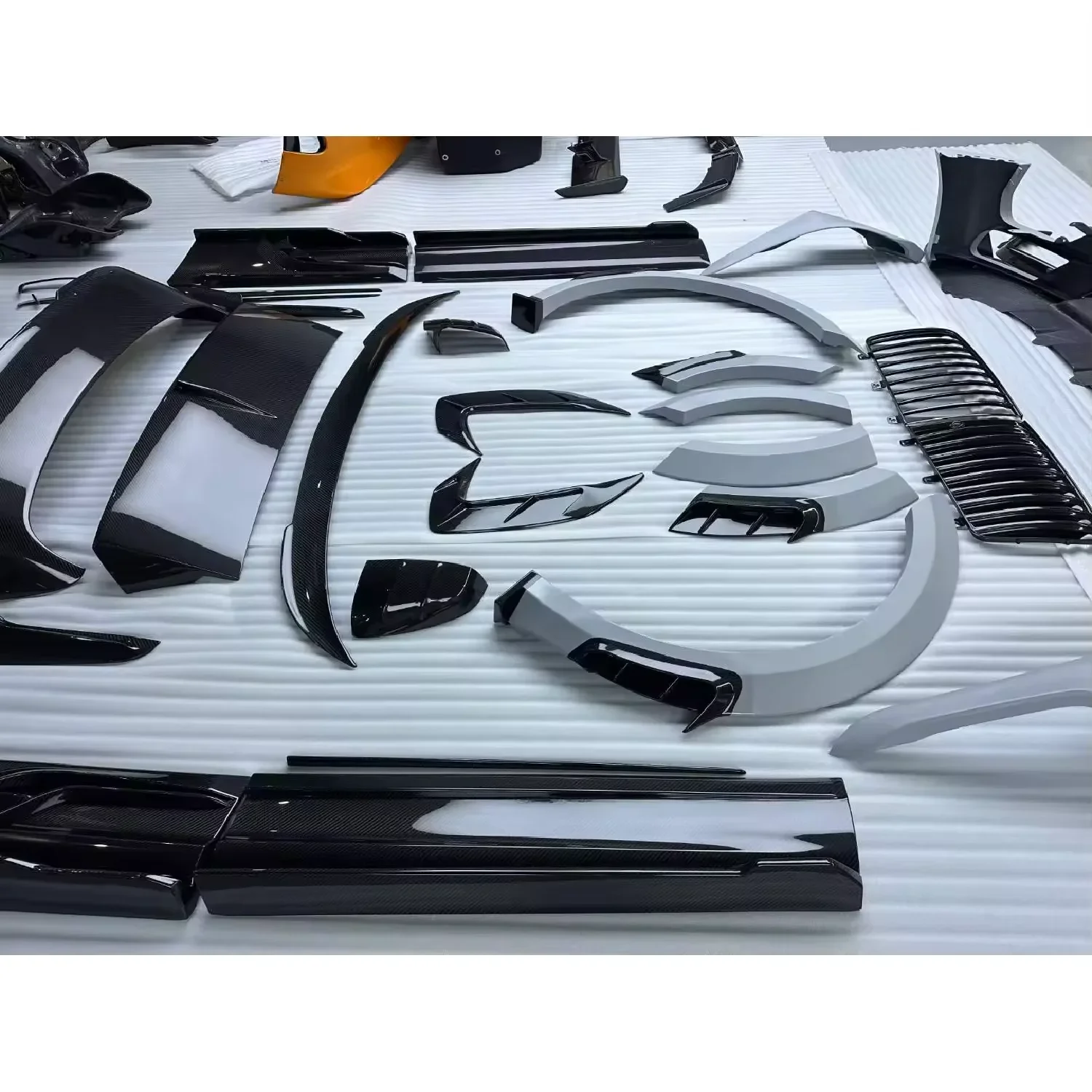 طقم هيكل من ألياف الكربون الجافة طراز M عالي الجودة مصدات شفة ممتصة للصدمات لسيارة Bentley Bentayga