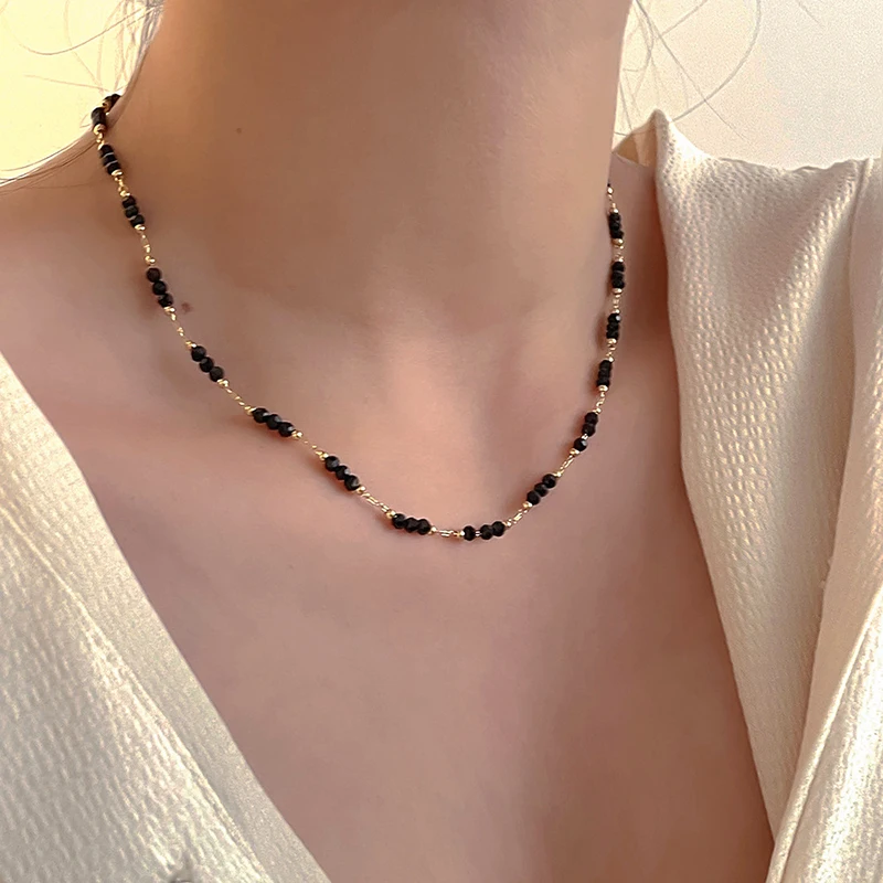 Vintage Black Beaded Necklace for Women Minimalist Crystal Contrasting Colors Gold Color Metal Beaded Chokers Fashion Jewelry