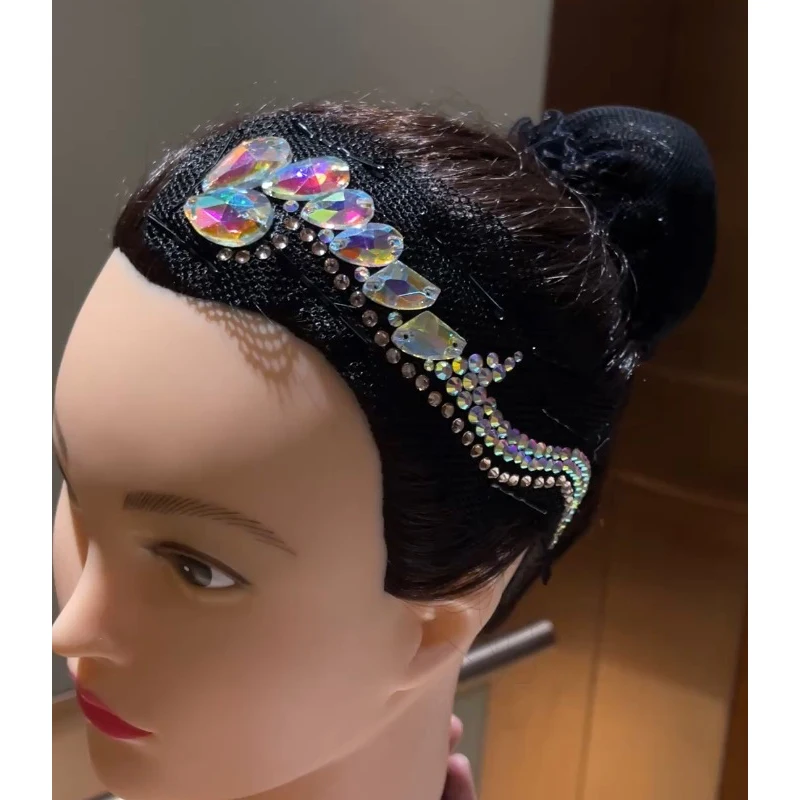 أغطية الرأس للتزلج على الجليد، الجمباز الفني، الرقص اللاتيني، أداء الرقص الحديث، الدرجات، أغطية الرأس للأطفال والكبار