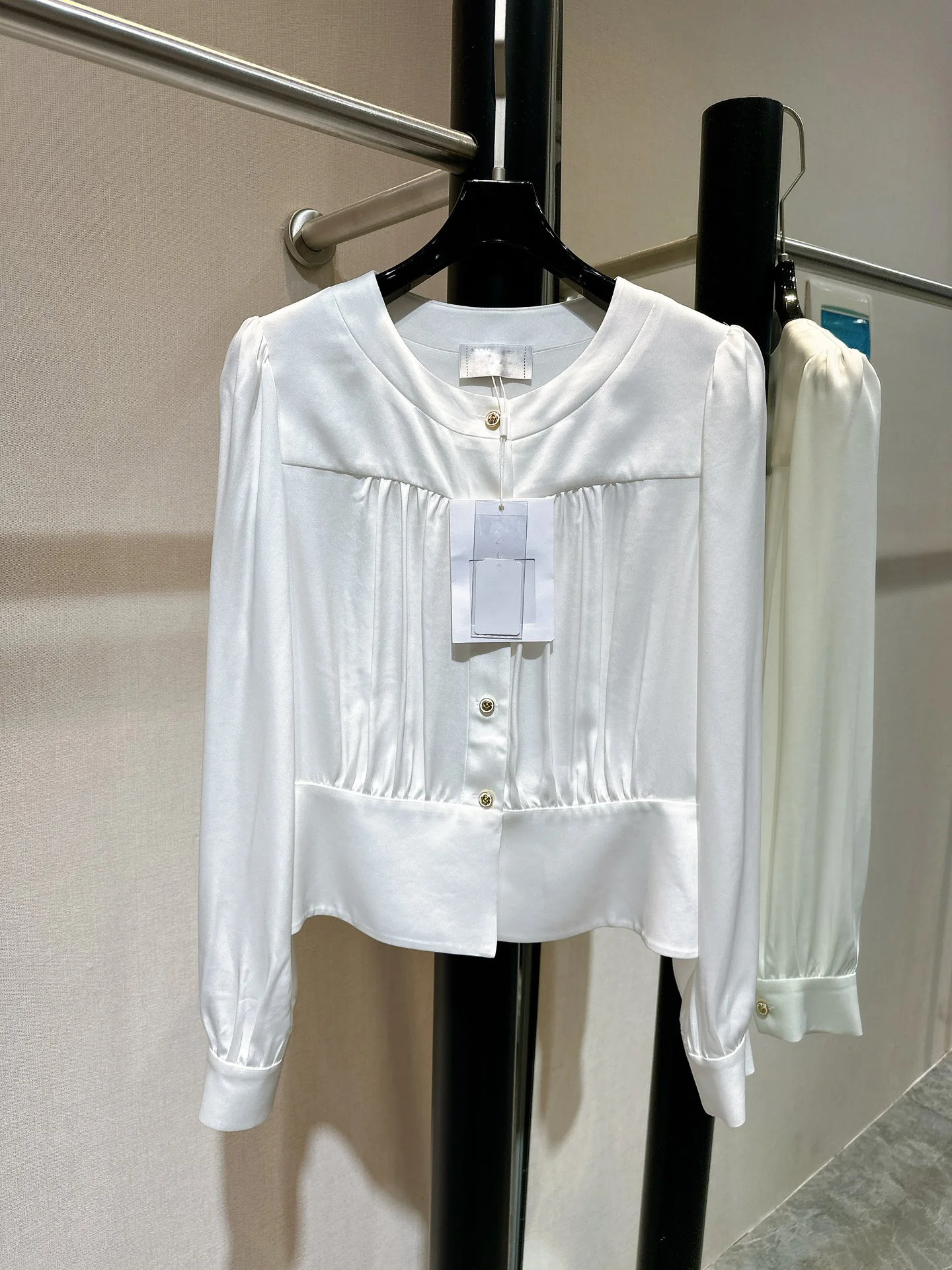 Women's Clothing    The latest acetate shirt, ultra-thin, breathable, comfortable and silky fabric