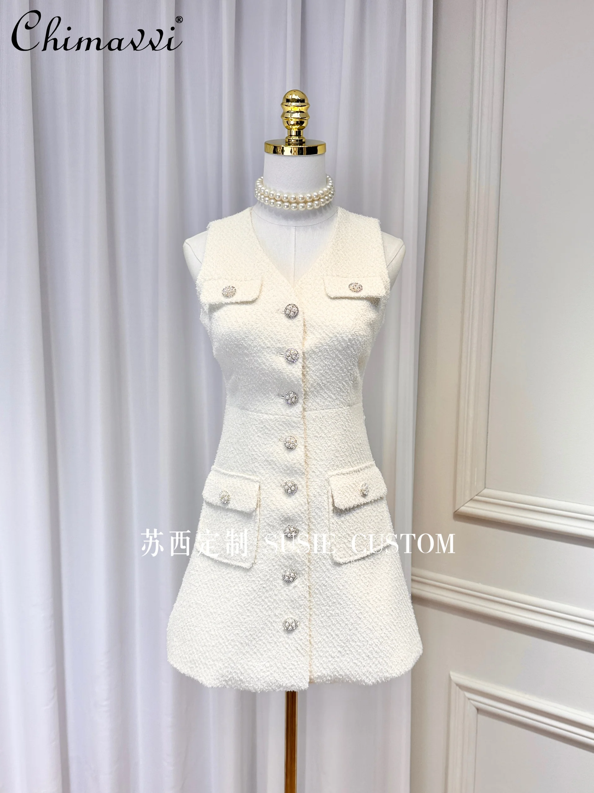 

High-end Elegant V-neck Sleeveless Vest Dress Spring and Summer New Fashion Pearl Buckle Pocket Thick Tweed Slim Women's Dress