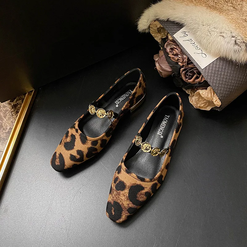 

Stylish and Simple Square Head Small Gold Coin Metal Decoration Flat Bottom Single Shoes Women