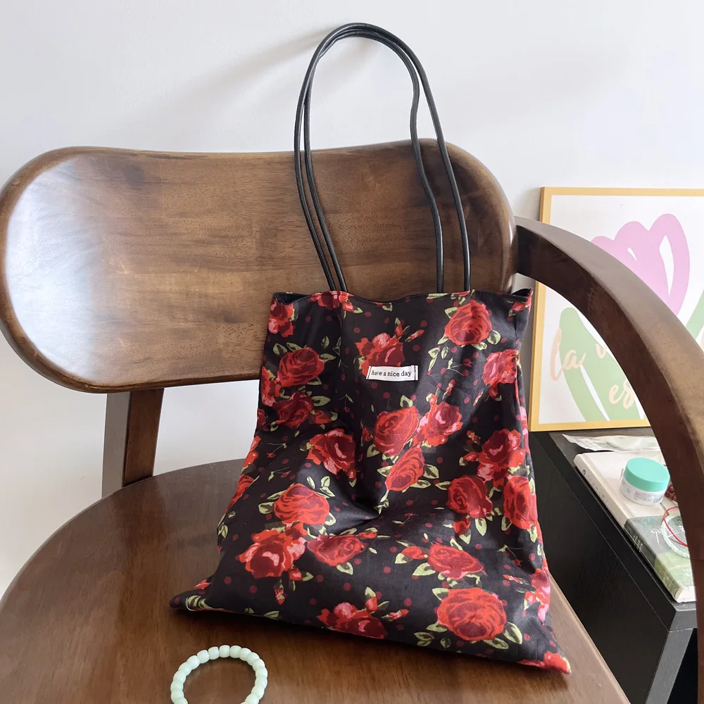 

Винтажные черные розы в стиле путешествий, женские сумки на плечо из искусственной кожи, двухсторонняя холщовая большая сумка, нишевые дизайнерские сумки