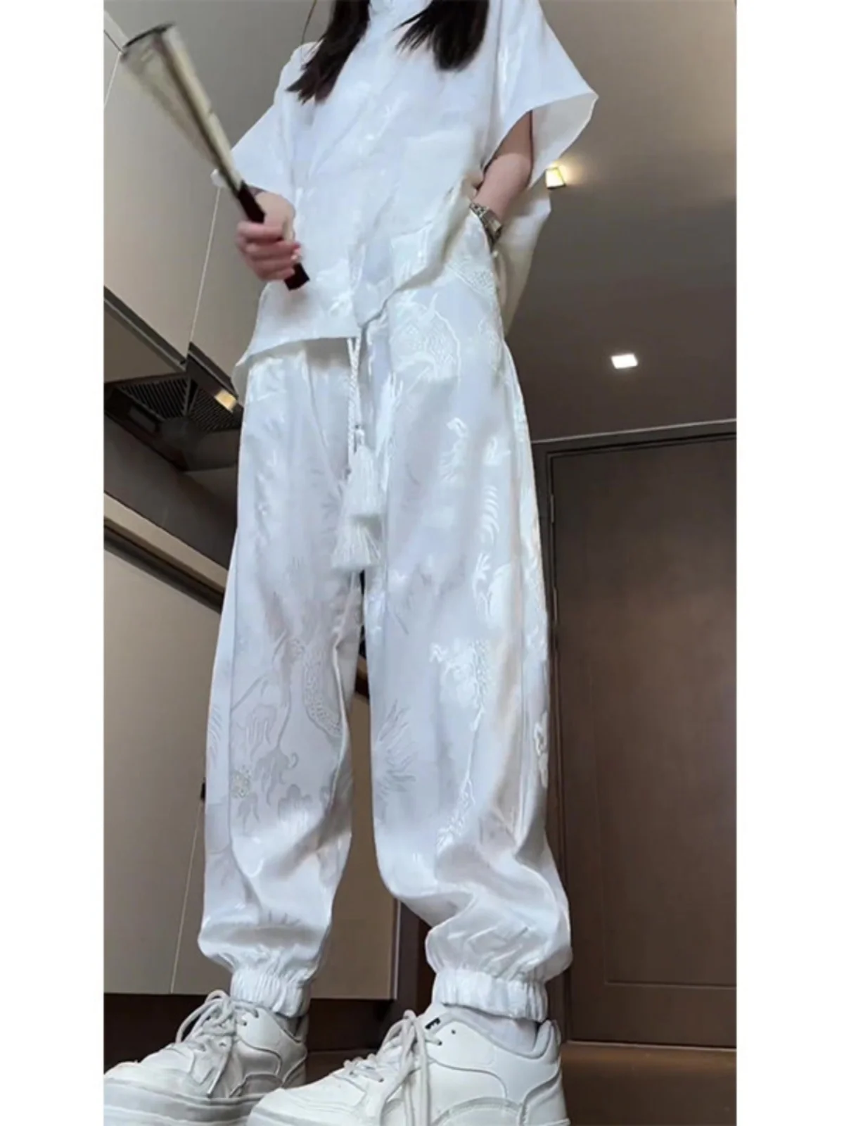 

Новые китайские летние брюки в национальном стиле для мужчин: драпированные, из высококачественного ледяного шелка, прохладные, широкие, с манжетами, повседневные