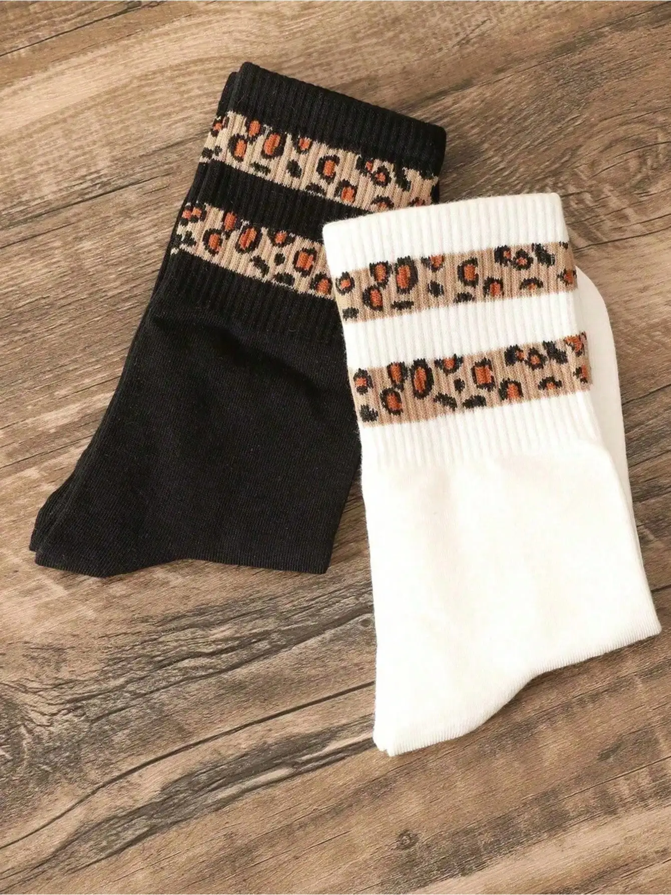2 Pairs Spotted Leopard Print Women's Socks Fashion Mid-Tube Socks for Girls Novelty Animal Pattern Japanese Style Spring Summer