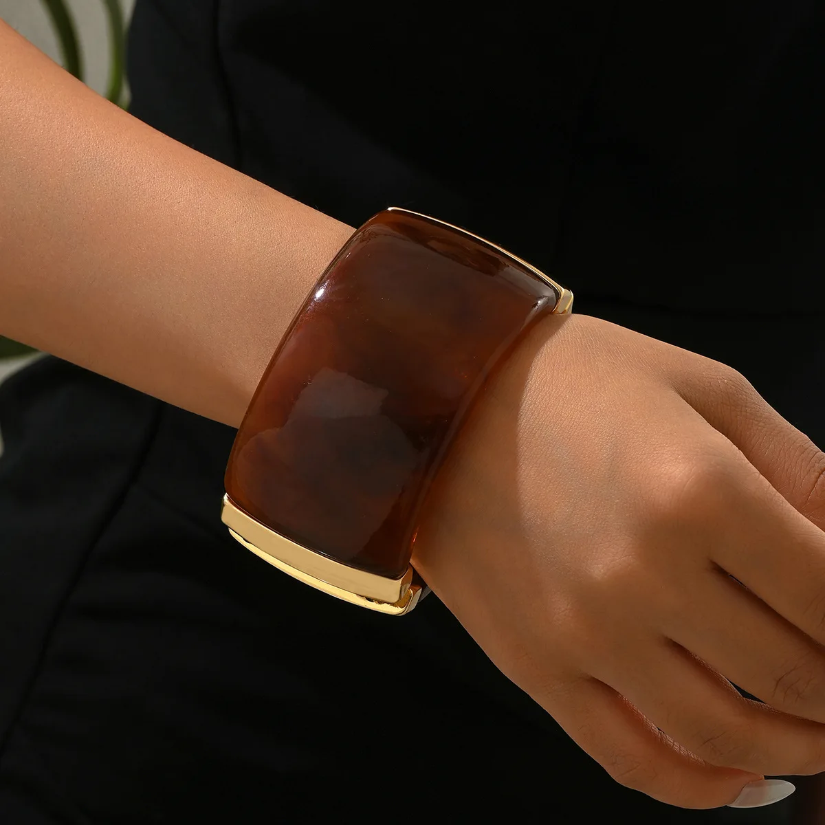 Vintage Amber Acrylic Wide Bangle Korean Japanese Minimal Fashion Emerald Texture Bracelet Elegant Luxury Women Daily Jewelry