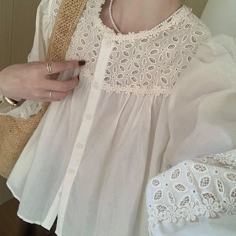 

Весенняя женская блузка свободного кроя с кружевной отделкой в стиле Sweet Lolita, с длинными рукавами-фонариками, круглым вырезом, из мягкой атласной полупрозрачной ткани