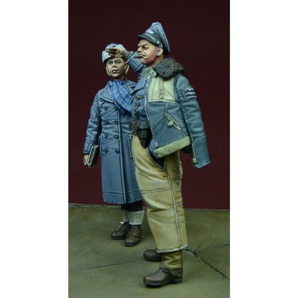 

Комплект неокрашенной модели из смолы 1/35, пилот Люфтваффе и женский помощник. Зима в разобранном и неокрашенная GK, 1468R.