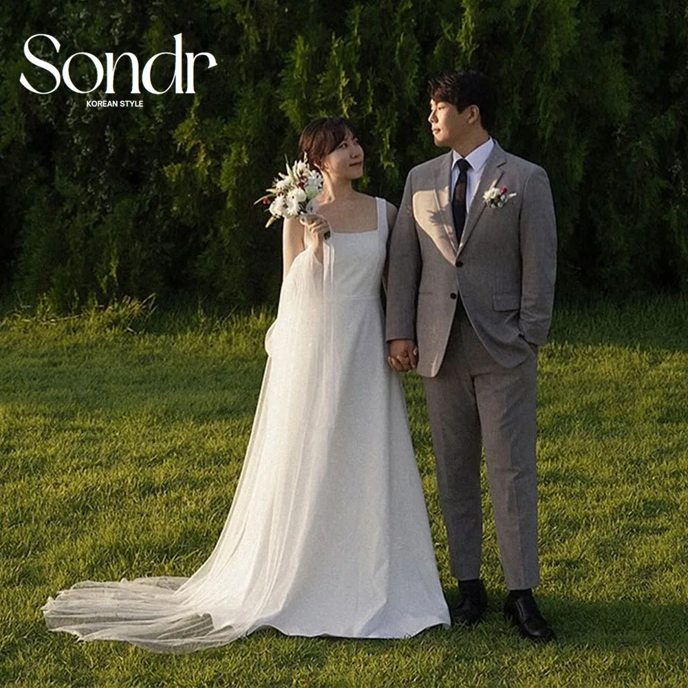 فستان زفاف كوري بسيط بدون أكمام من Sondr بياقة مربعة في الهواء الطلق مخصص أنيق لالتقاط الصور لحفلات الزفاف الذاتي #1