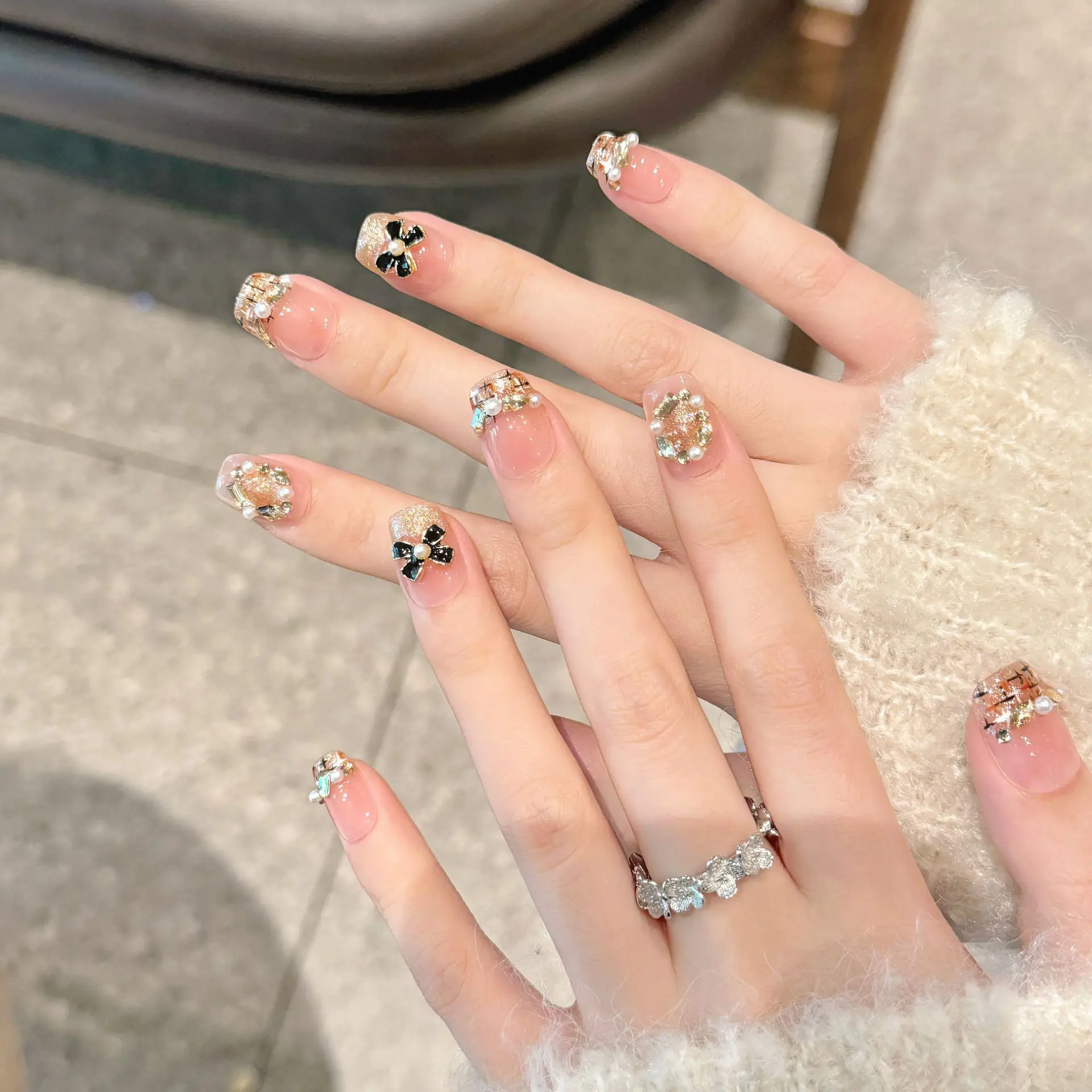 10Pcs Handmade French Press-On Nails Short Stiletto Fake Nail with Bowknot&Pearl Rhinestone Design for Women&Girls Daily Wear