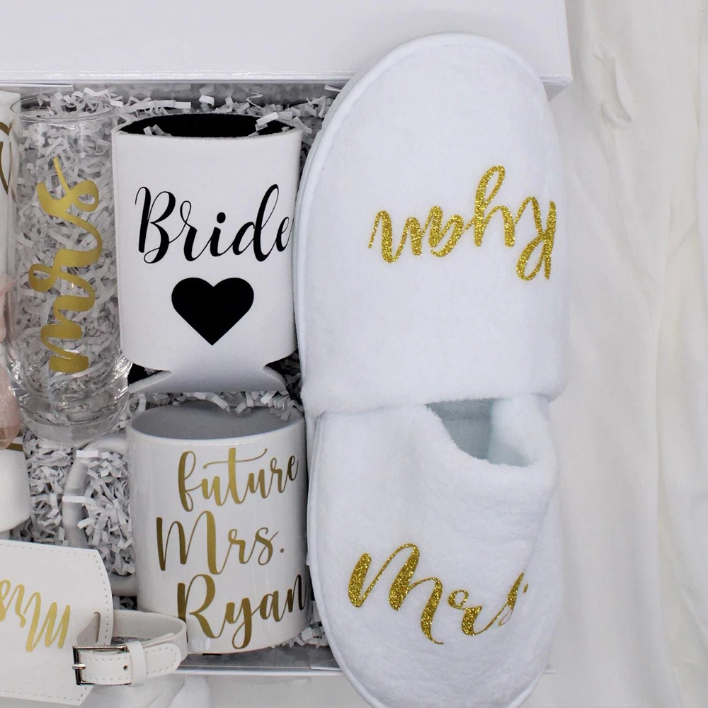 Personalized Wedding Hen Night White Spa Slippers Bridal Shower Bride to Be Spa Weekend Hotel Disposable Closed Toe Slippers