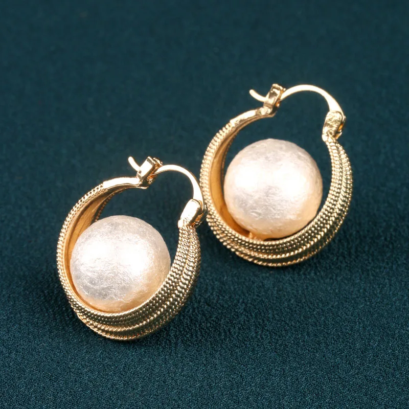 French Vintage Textured Gold Hoop Earrings Large  Faux Pearl Huggie Ear Clasp Elegant Women Daily Wedding Jewelry Accessor