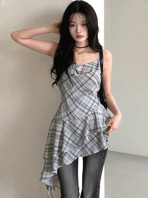 

Chic Plaid Waist-Cinching Women's Vest Strap Top Summer 2025 New Irregular Hem Trendy Pure Desire Sle Svel Knitwear