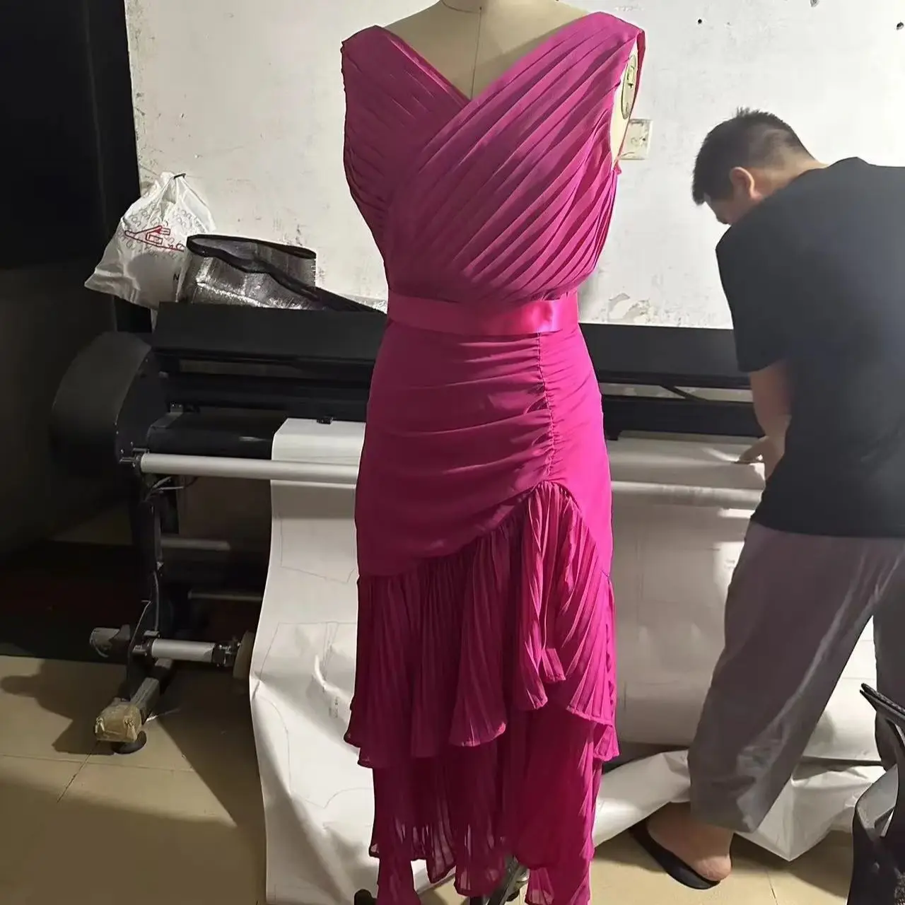 

European Style Dresses 2025 Summer Elegant Decent Ruffle Hem Sleeveless Sweetheart Neck Party Wrap Dresses For Women