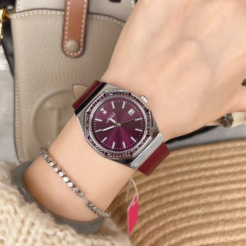 Nuevo reloj elegante de estilo retro para mujer, reloj de cuarzo resistente al agua automático con explosión clásica simple, regalo de cumpleaños
