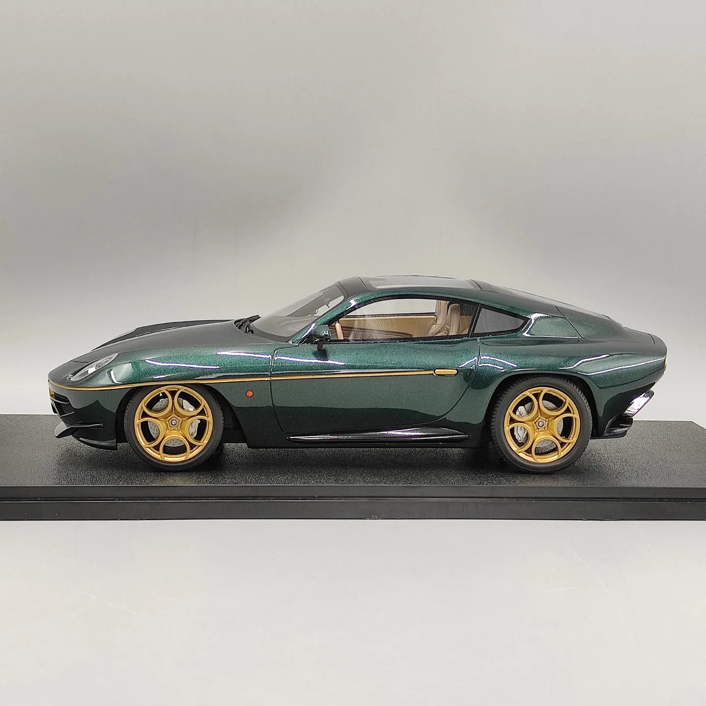 CULT 1:18 Scale Touring Disco Volante 2013 Resin Car Model view 2