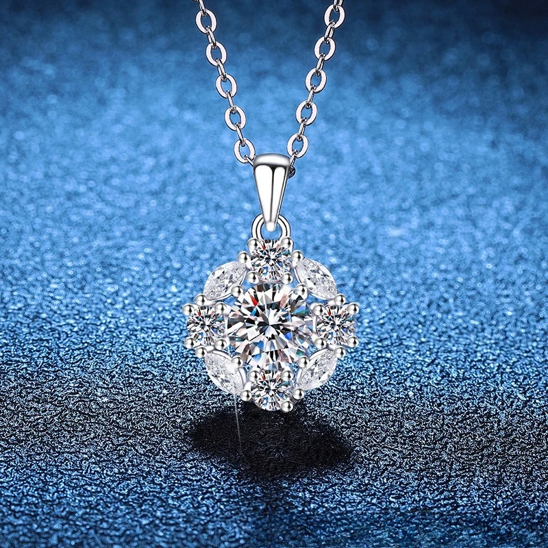 

Platinum PT95018k Gold Moissanite Necklace with Rose Fragrance, Luxurious High-end Collarbone Chain, 1 Carat Moissanite Necklace