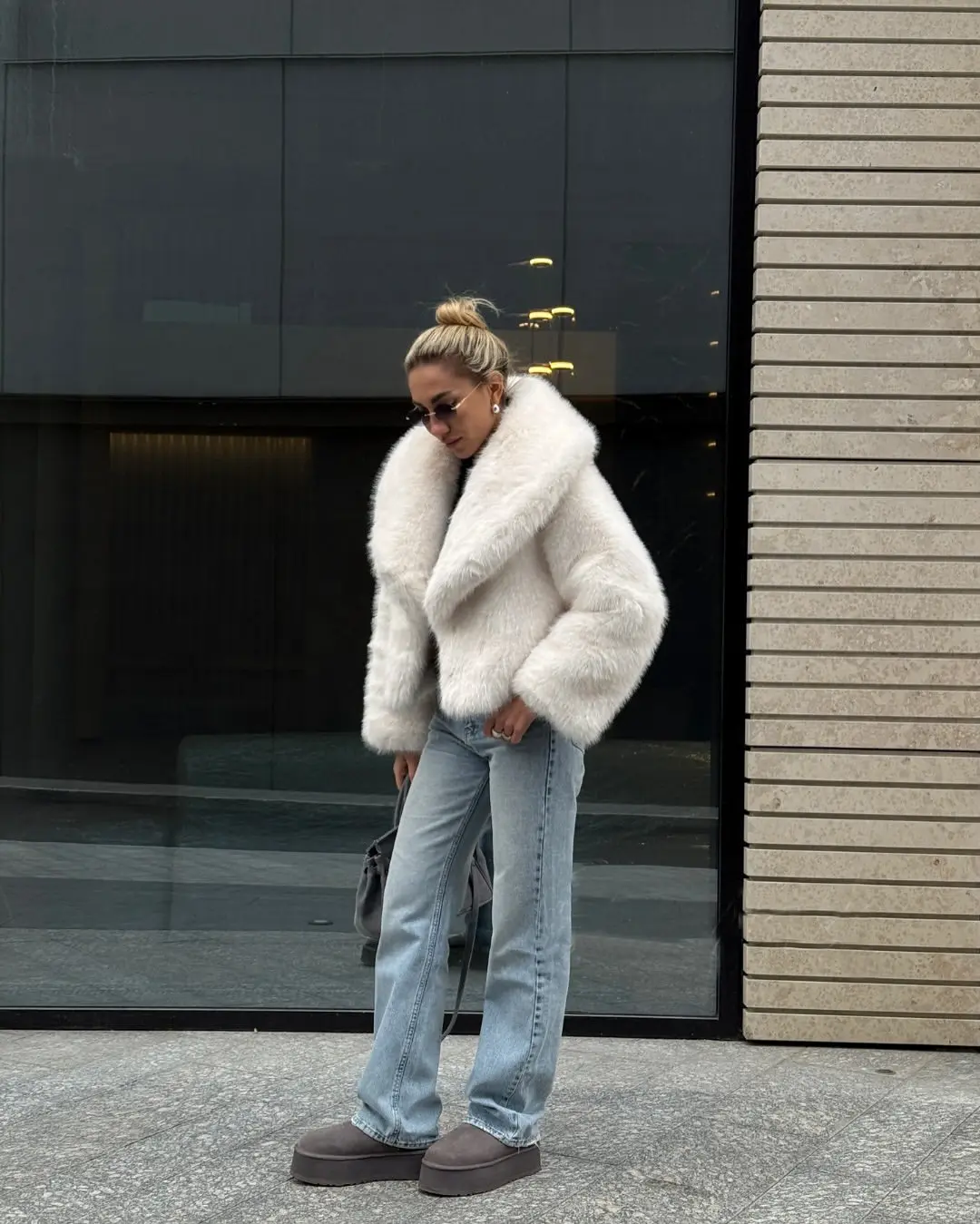 Lautaro Winter Short Thick Warm Shaggy Soft Black Faux Fur Coat Women Shawl Collar 2026 Loose Luxury High Quality Fluffy Jacket
