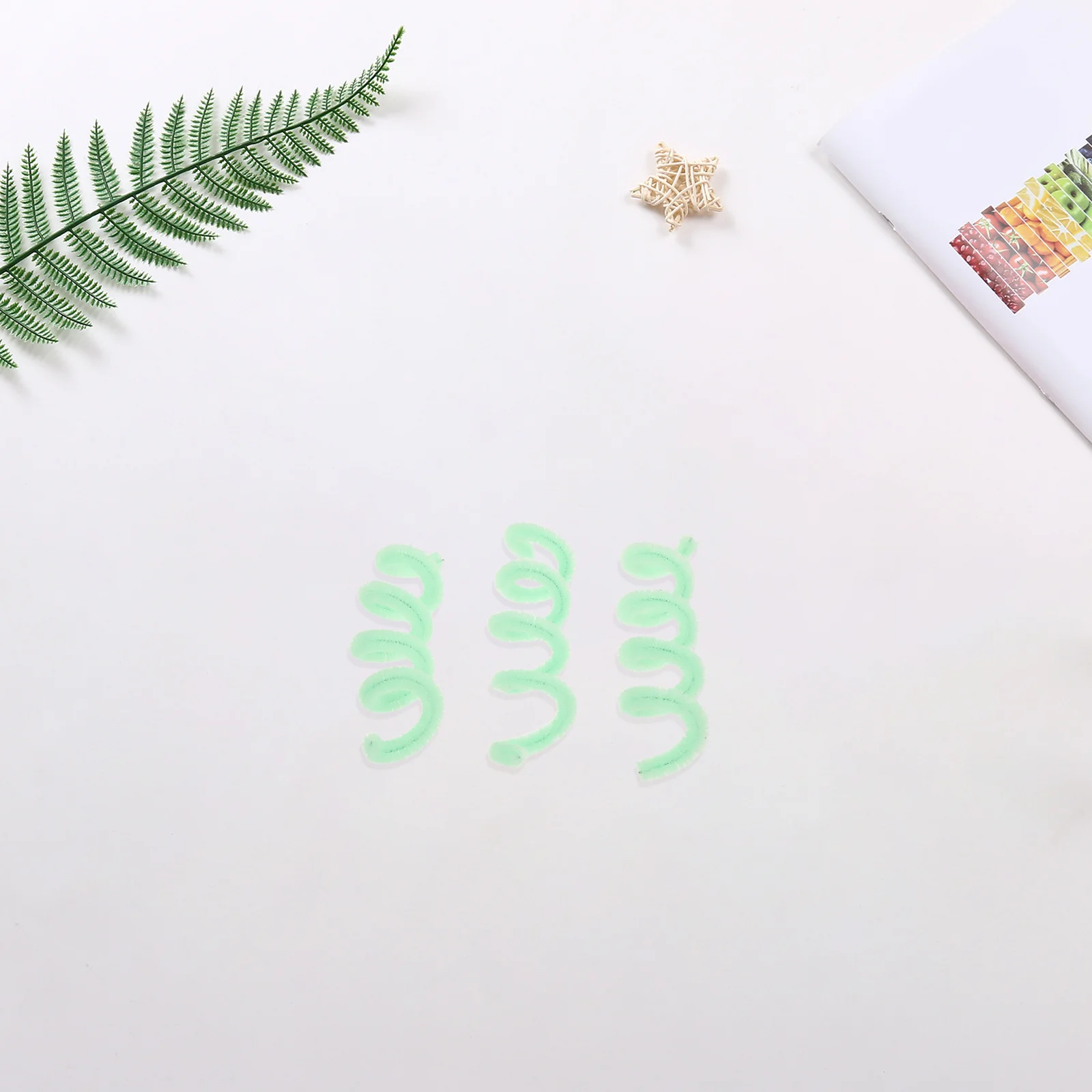 

600Pcs Chenille Pipe Cleaners Craft Stems Soft Flexible Green DIY Flowers Christmas Twigs Classroom Art Supplies