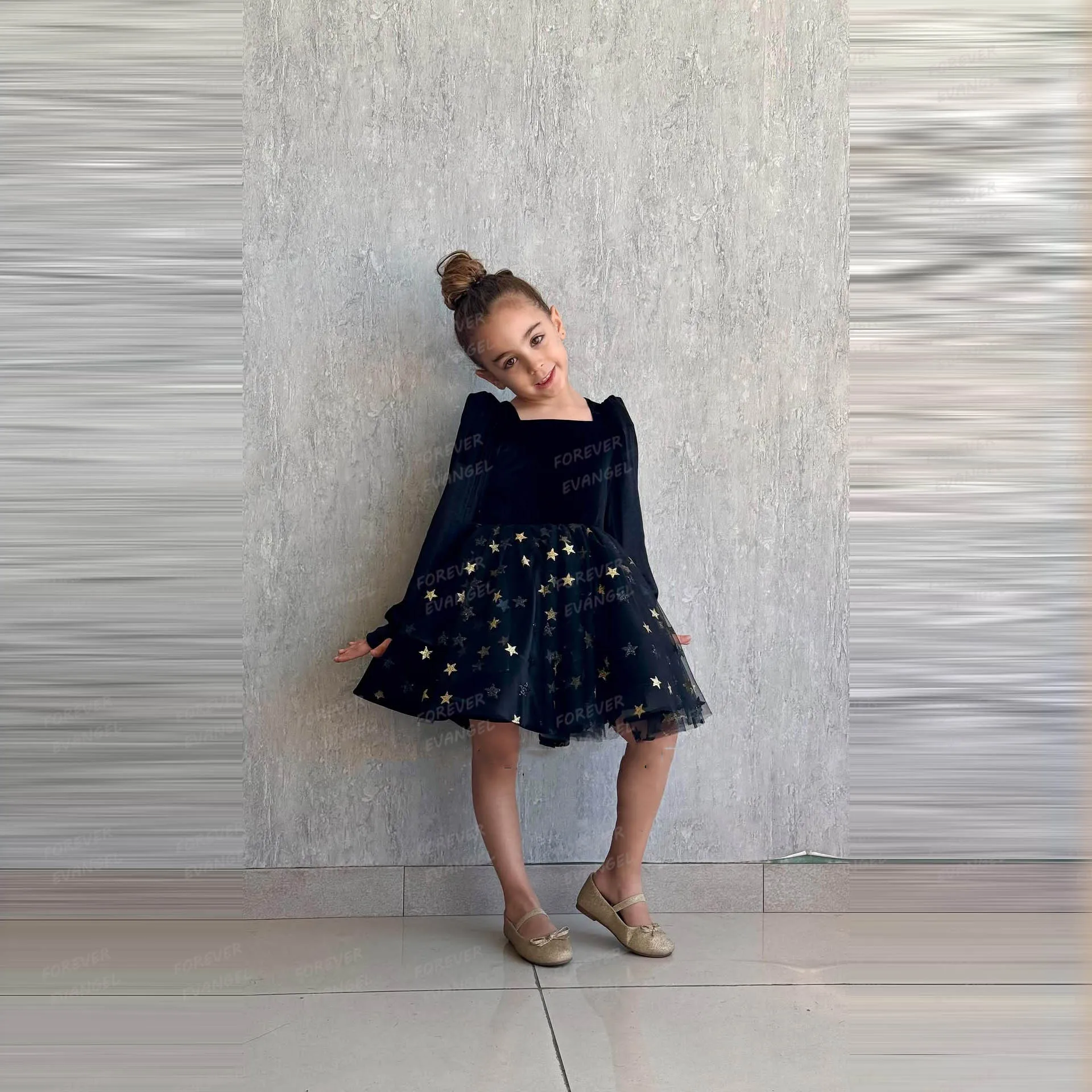 우아한 꽃의 소녀 드레스 섹시한 라인 백리스 스퀘어 칼라 어린이 드레스 맞춤형 베스 티드 드 노비 가운 맞춤형