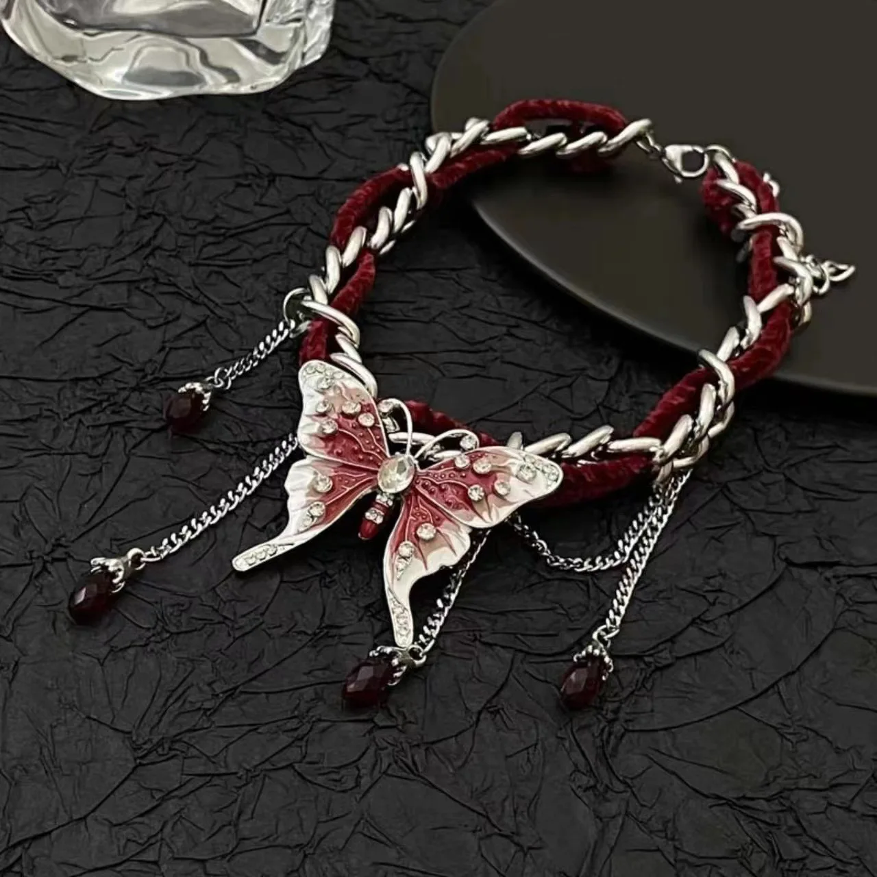 Goth Red Velvet Crystal Butterfly Necklace Sweet Cool Choker Necklaces Women Sweet Red Rhinestone Tassel Clavicle Chain Necklace