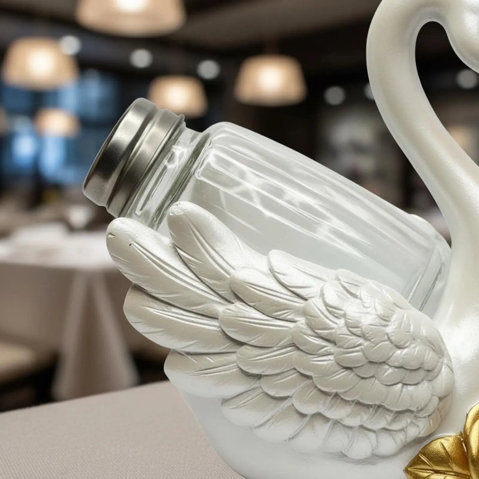 Swan Seasoning and Pepper Shakers Light Luxury Figurine Seasoning Shakers Holder Tabletop Decoration Creative Kitchen Accessory