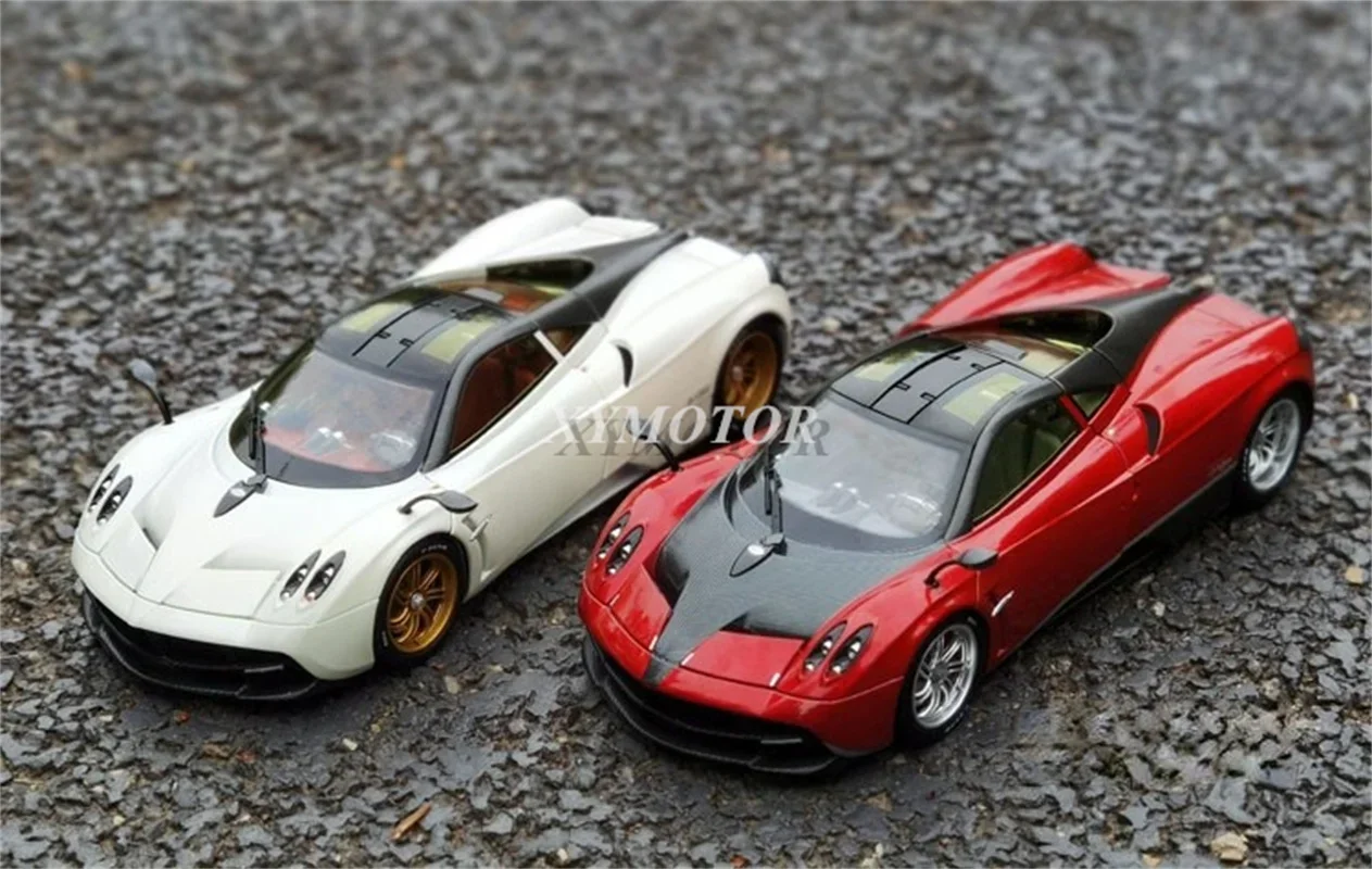 1:18 Welly GTA For Pagani Huayra Roadster Supercar Car Red/White Metal Diecast Model Car Gift Display Collection Ornaments