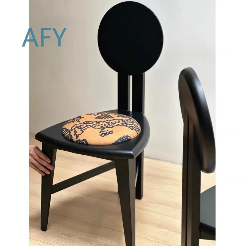 Retro Tiger Claw Chair for Home Use Makeup Chair French Vintage Solid Wood Dining Chair Designer Backrest American Triangle