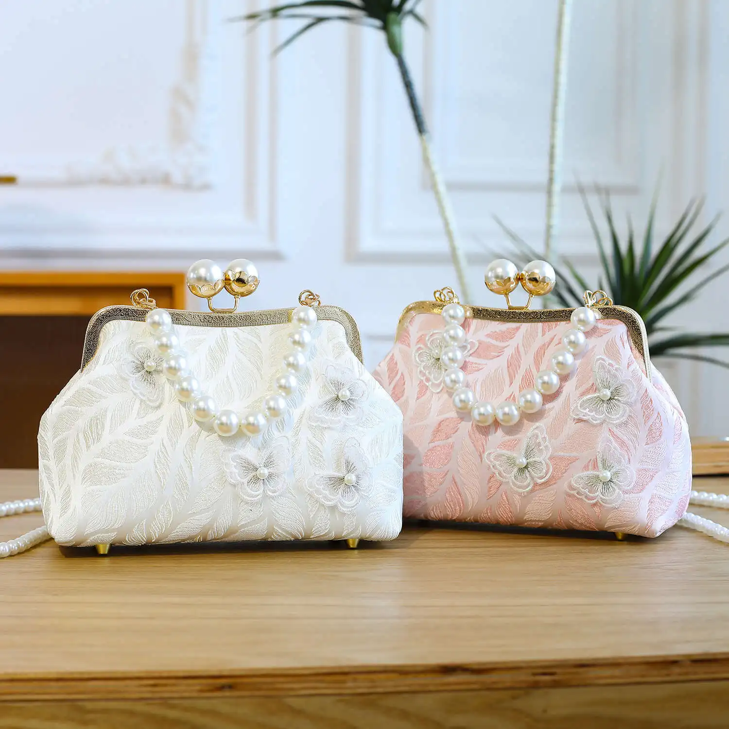 

Designer Embroidered Clip Bag Fashionable Beaded Evening Party Handbag Chain Crossbody Bag Shoulder Bag Women Handbag