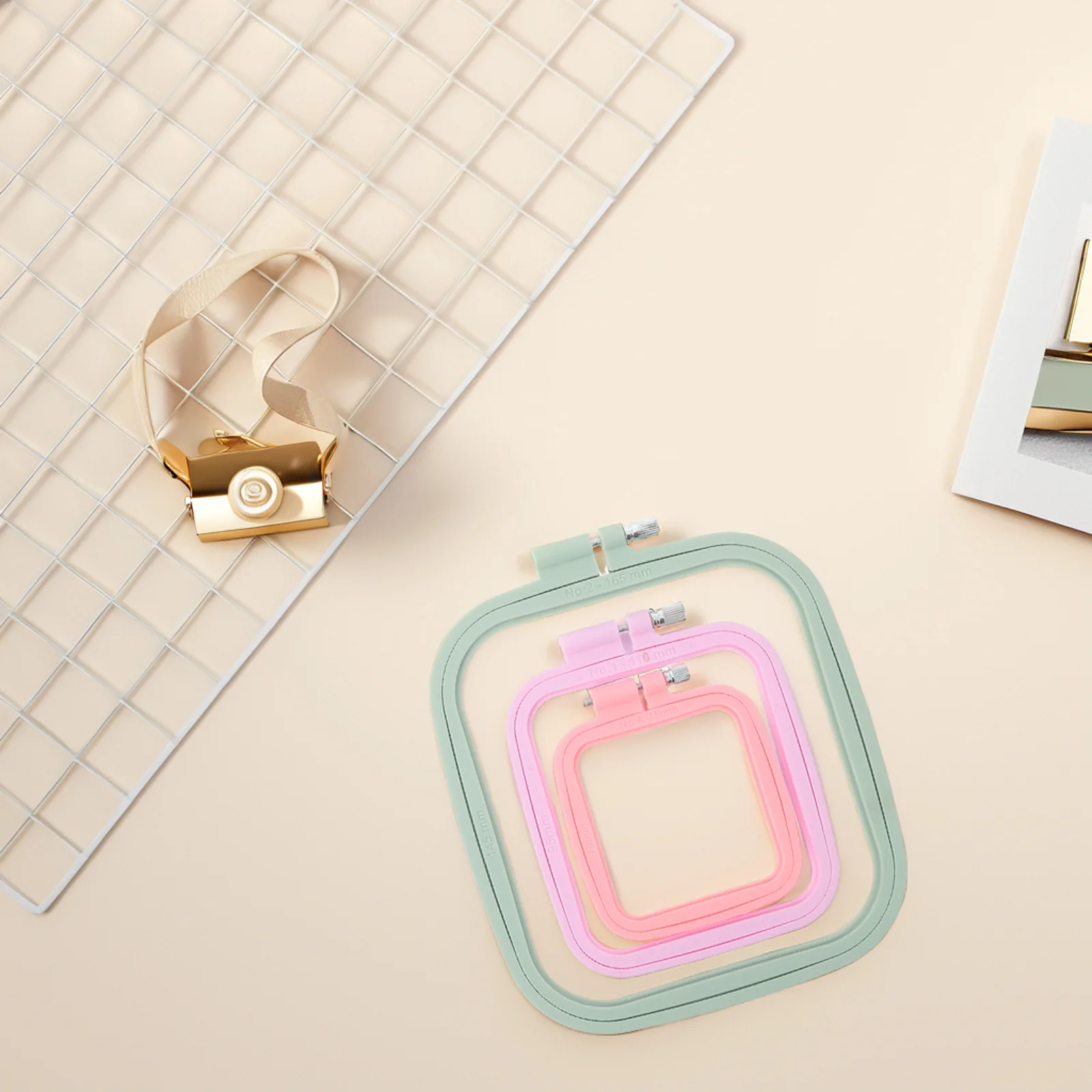 

1 set 1 Set Square Embroidery Hoop Frame Plastic Cross Stitch Hoop For Sewing Needlework Craft Projects Candy Color Durable Abs