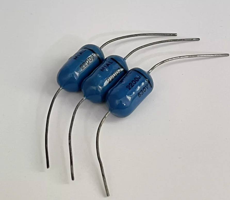 

4pcs/lot Original Italian MIAL 2200PF 630V 9.5x20mm copper foot polystyrene electric guitar audio capacitor free shipping