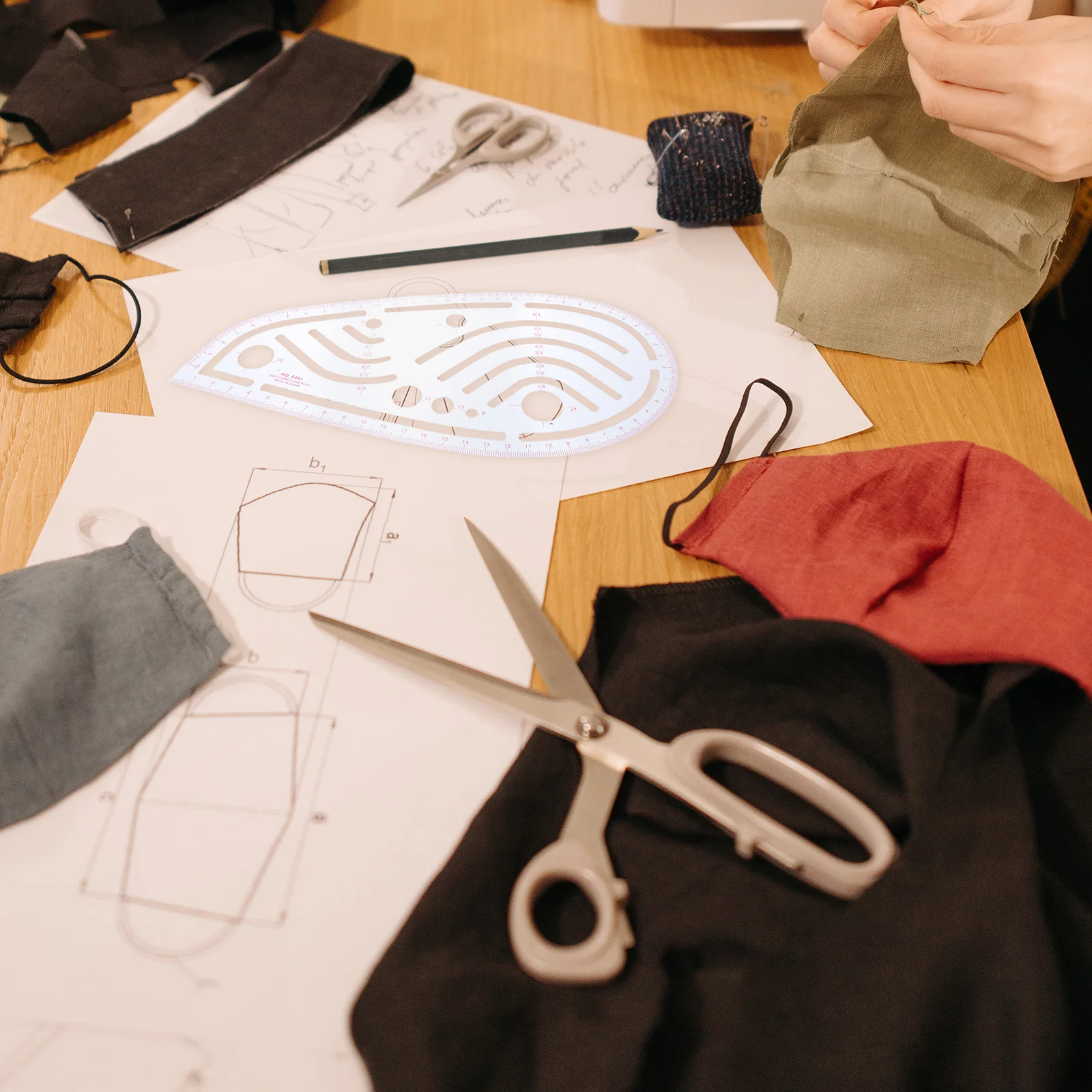 

6pcs Patchwork Ruler Set Plastic French Curve Sewing Tools Fabric Quilting Rulers DIY Clothing Proofing Pattern Gauge Sleeve