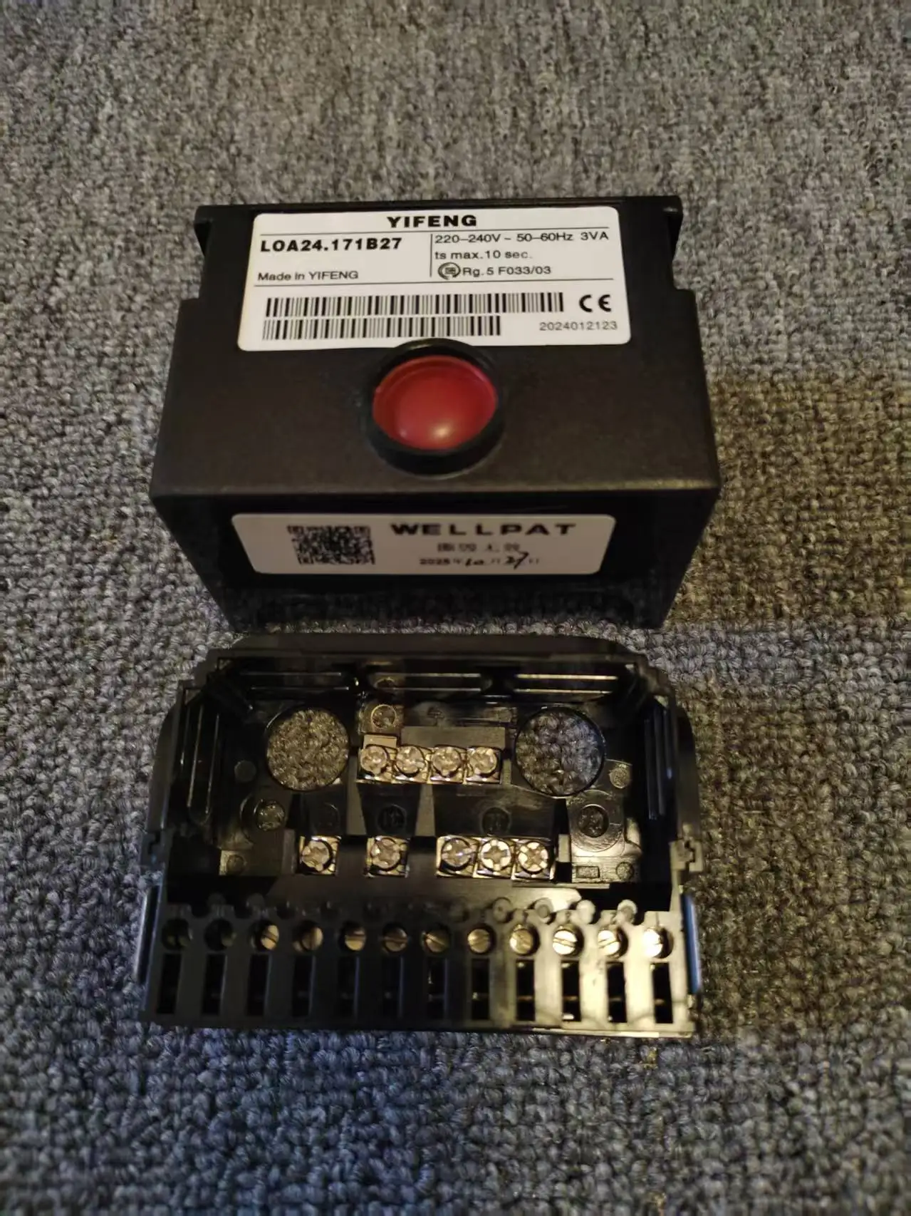 

LOA21.171B27 Контроллер LOA24.171D30 LOA24.171B27 21.171 LOA44.170D30 Дизельный метаноловый пальник YIFENG В комплект входит основание