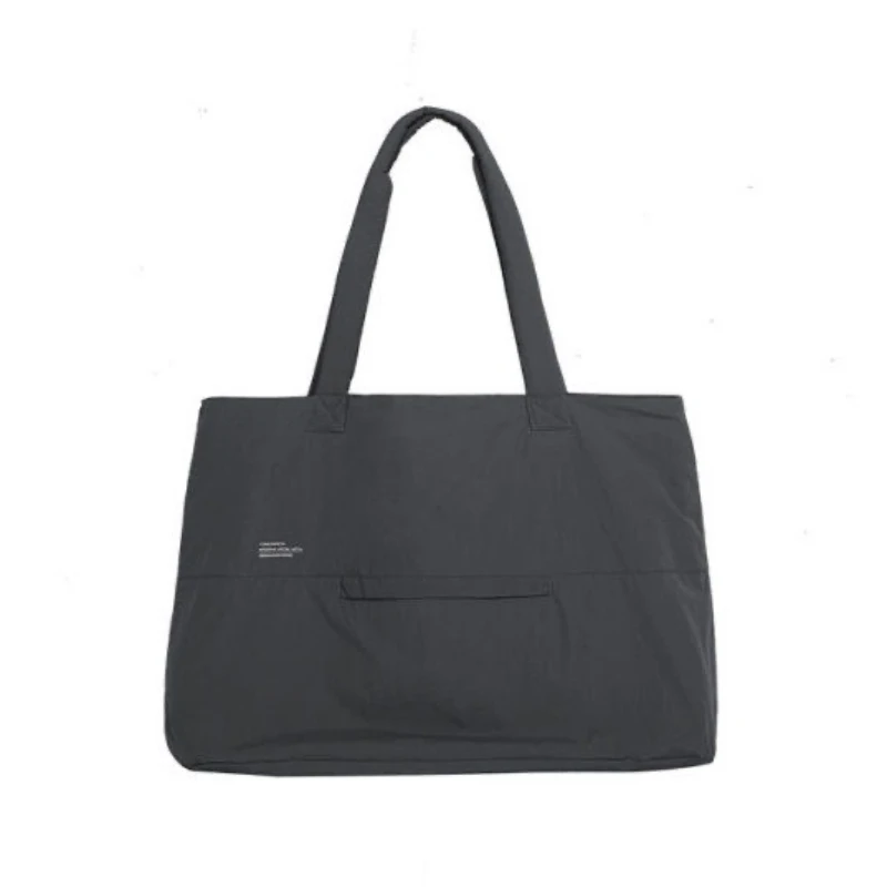 2025 حقيبة كتف بسيطة جديدة حمل حقيبة يد خفيفة الوزن مقاومة للماء سعة كبيرة تخزين حقيبة ركاب