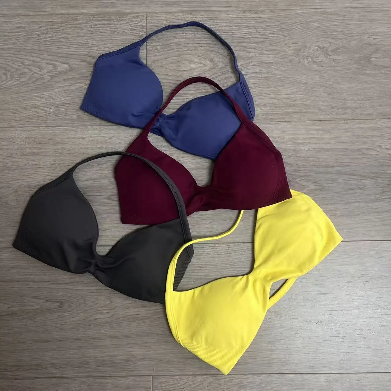 

New-Strappy Bra Gym Top Women High Support Thin Strap Seamless Halter Sports Bras Scrunch Workout Yoga Underwear With Pads