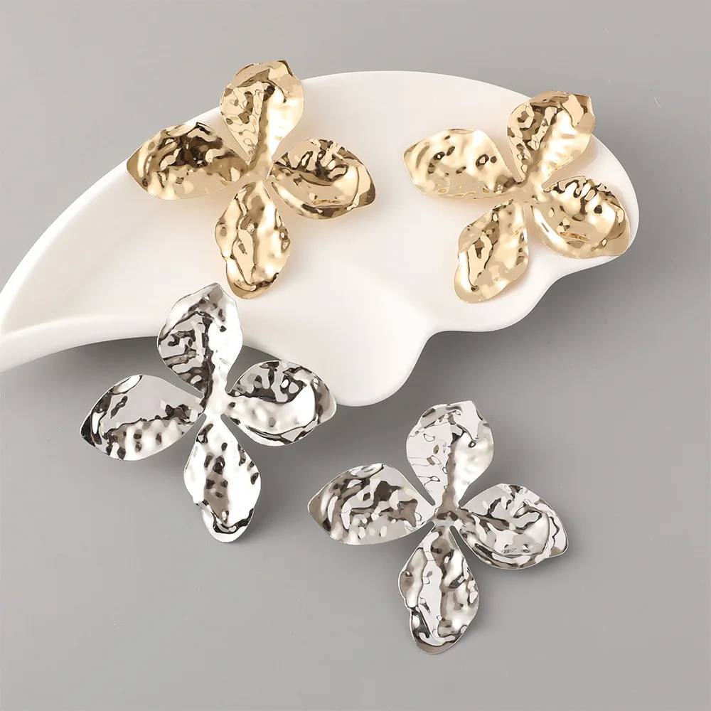 Extreme Color New Fashion Personality Simple Versatile Alloy Flower Light Luxury Premium Earrings Female Spot