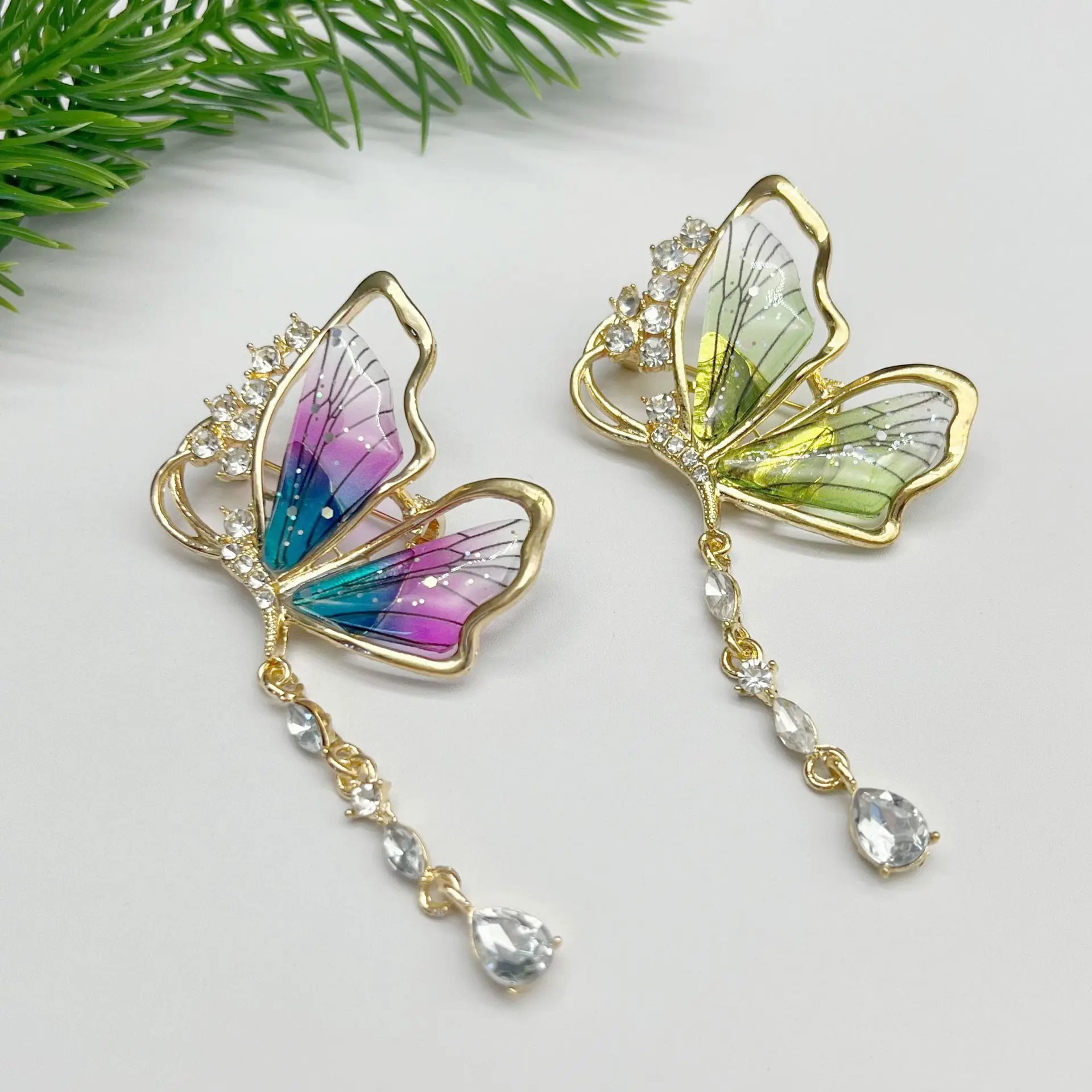 

Luxurious Creative Diamond-Inlaid Butterfly Brooch, Suitable for Women's Fashionable Sweater Badge Jewelry Accessories