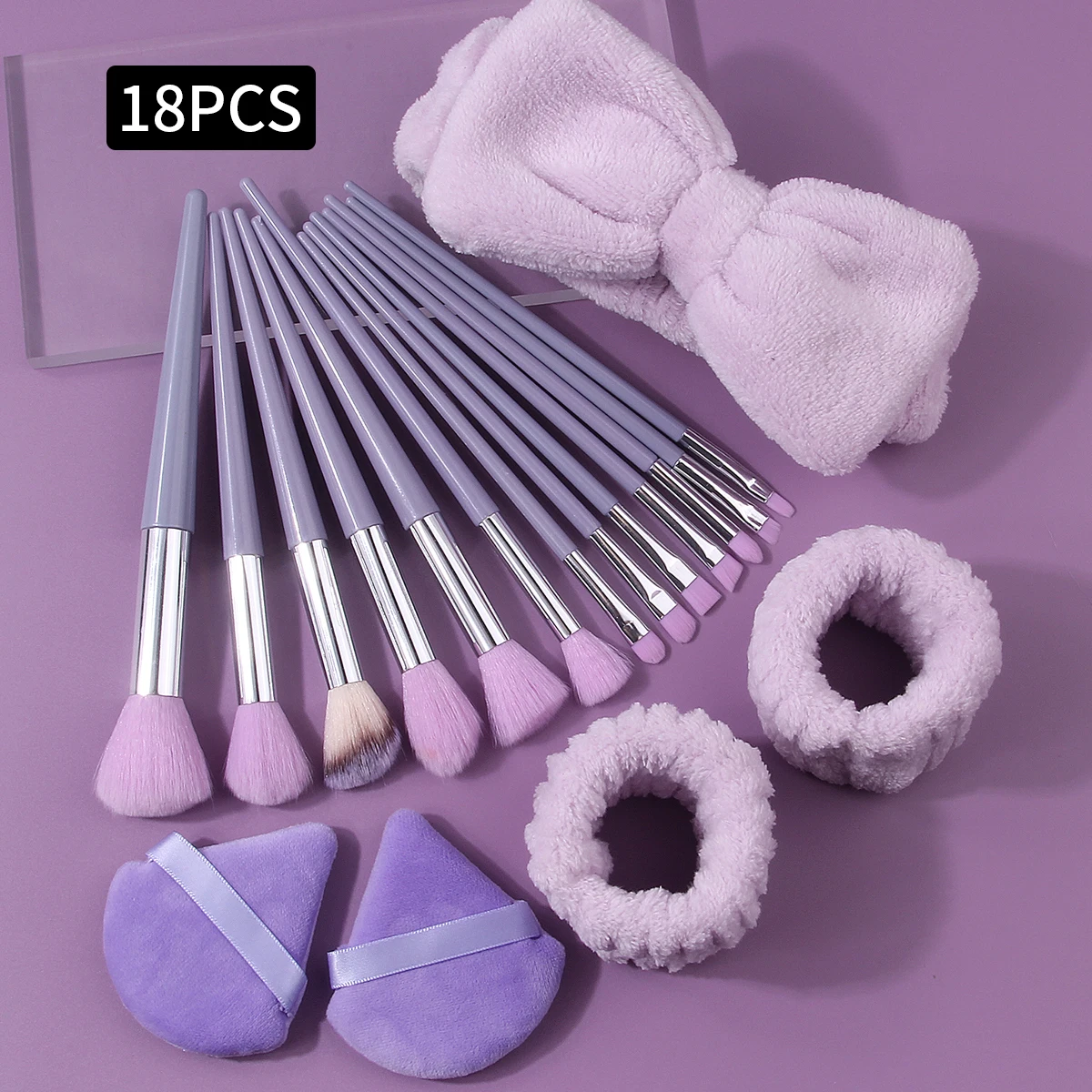 Set di pennelli per trucco viola da 18 pezzi: set di pennelli per trucco multiuso, cinturino da polso morbido per fascia da polso e soffio per cipria triangolare per trucco