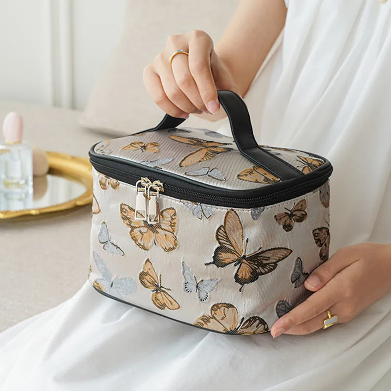 

Косметичка-органайзер с вышивкой бабочек для женщин, модная, вместительная, дорожная, простая косметическая сумка