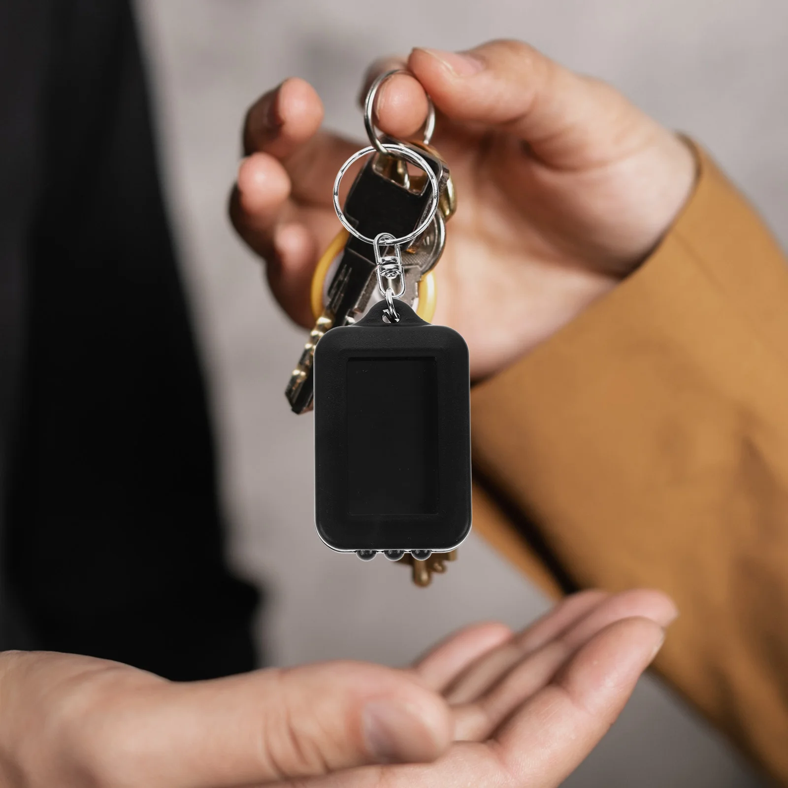 

5 Pcs Portable Flashlight Keychain with Solar Flashing Led Flashlights for Camping