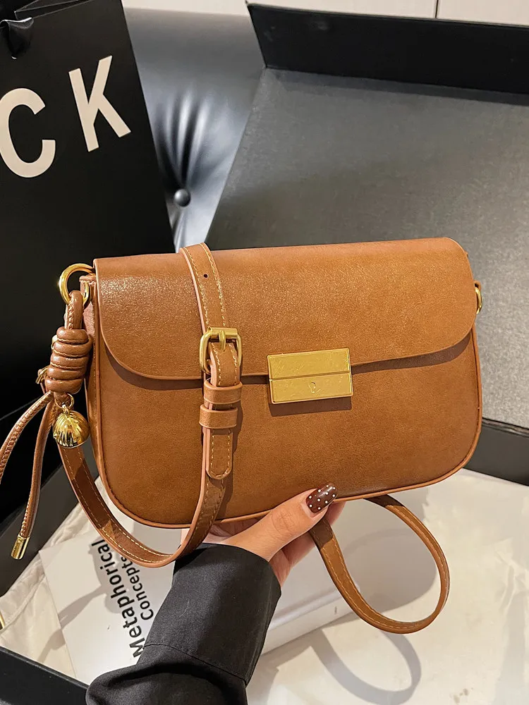 

Новая стильная ретро-сумка 2026 года: маленькая квадратная женская сумка из искусственной кожи однотонного цвета, на плечо, для офиса и повседневных поездок