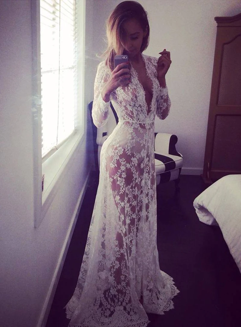 Sexy durchsichtiges Umstands-Maxikleid mit tiefem V-Ausschnitt und langen Ärmeln und Spitze für den Strand Douche de Diego Photographie de Vêtements de Matité