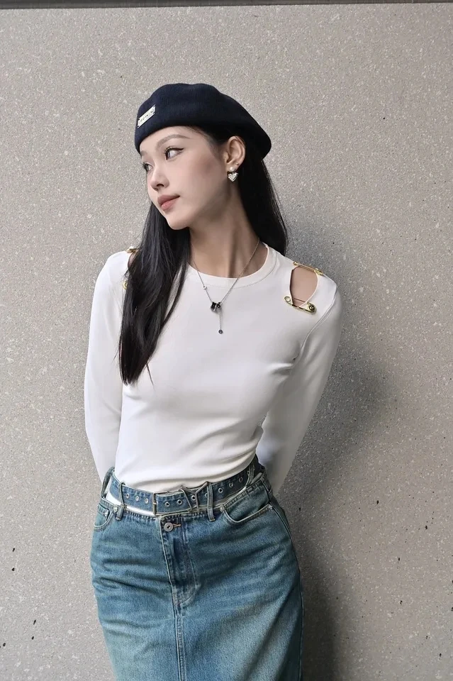 2024 Spring Luxury Fashion New Women Off Shoulder White Slim Knitted Sweater Jumper for Lady