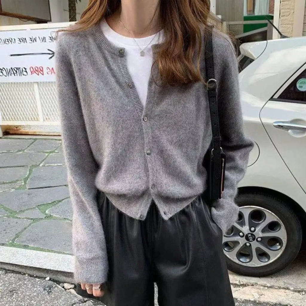 

Women's Korean Style Solid Color Short Cardigan Sweater Soft Waxy Knitted Loose Lazy Base Coat Outer Wear