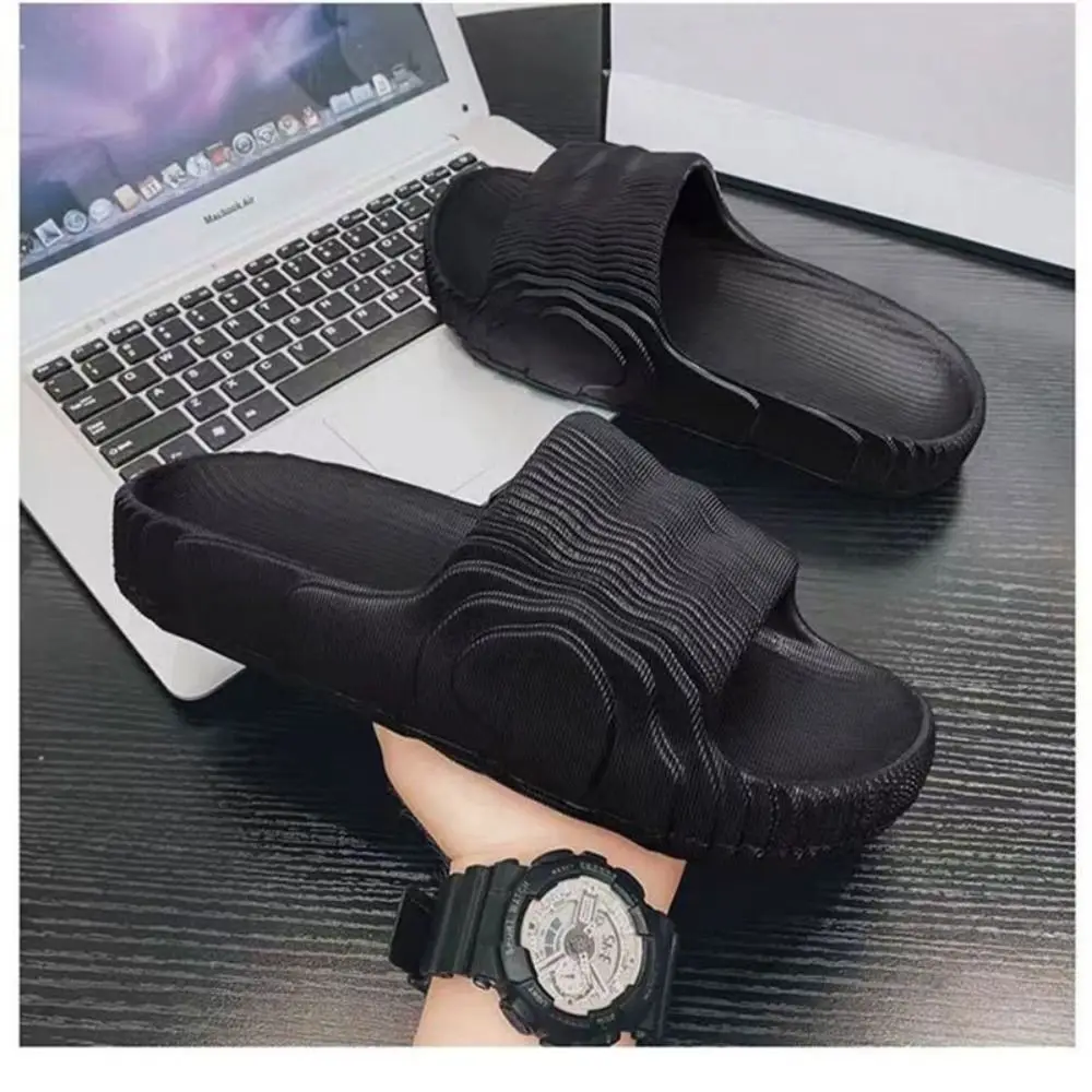 Luxuriöse Rutschfeste Herren-Hausschuhe Weiche Sohle Unisex Einfarbige Strand-Pantoffeln PVC Damen-Sandalen Sommer – Detail 6