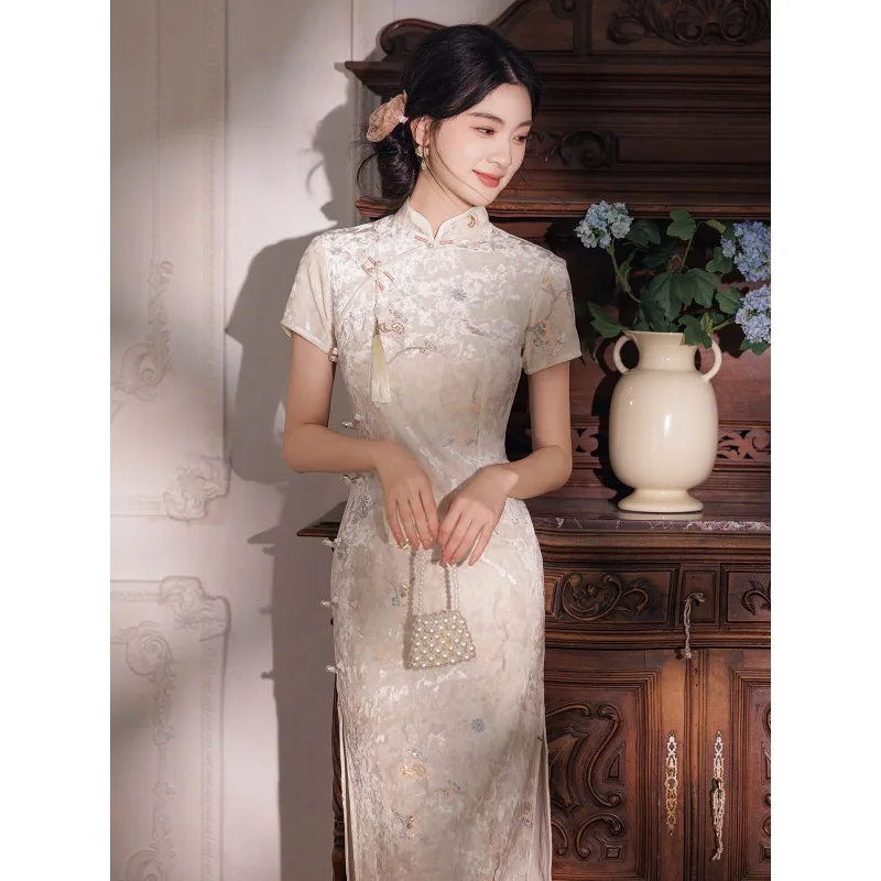 new-chinese-style-stunning-white-embroidered-short-sleeved-cheongsam-2026-summer-daily-female-waist