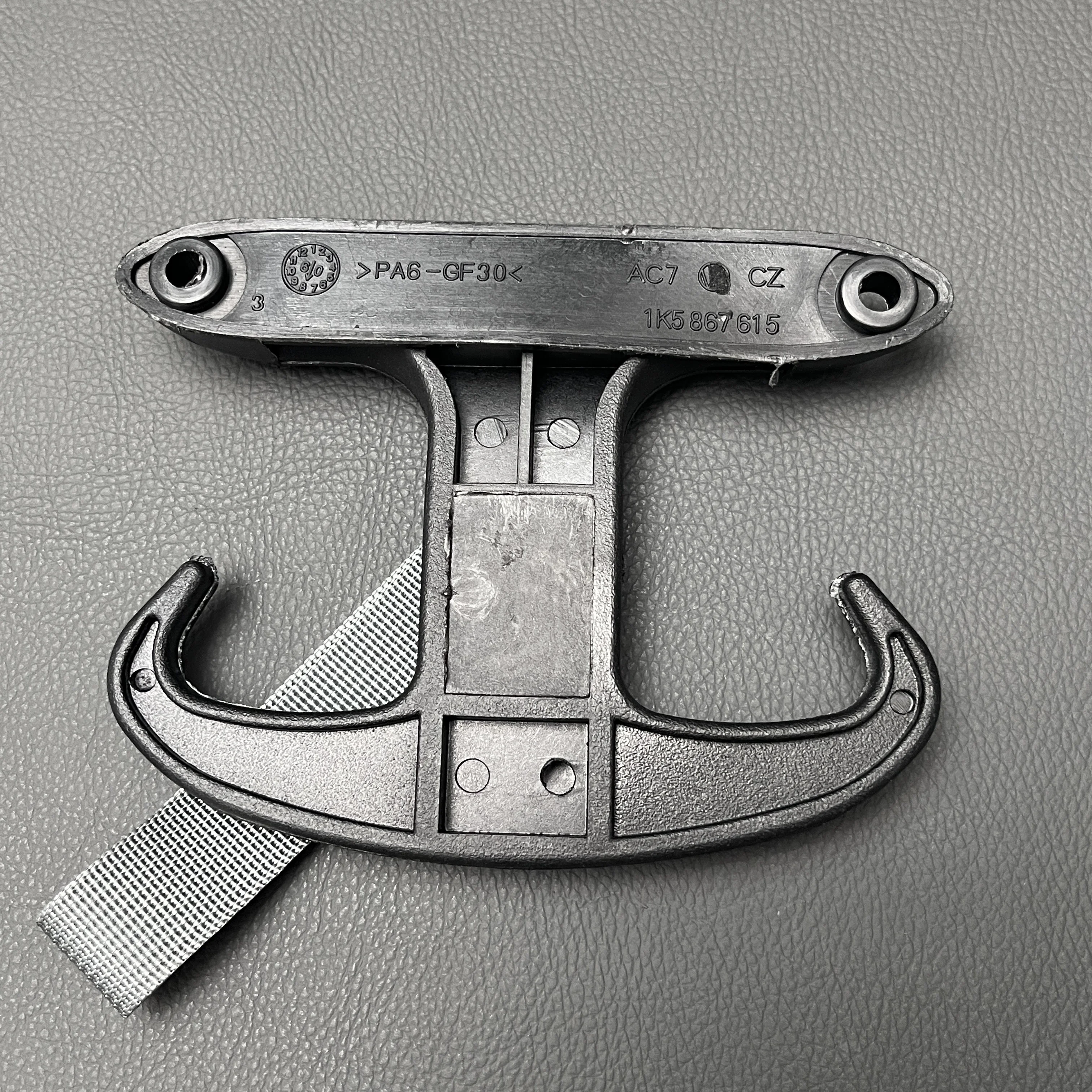 Schwarzer Kofferraumhaken für VW Passat CC B6 Jetta MK5 1K5867615 1K5 867 615 – Detail 3